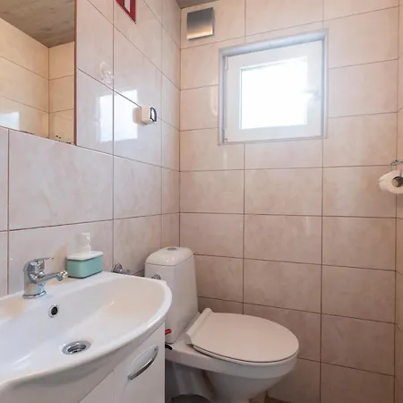 Apartment New With Aircon & Free Parking