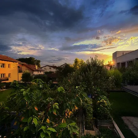 Apartment New With Aircon & Free Parking *